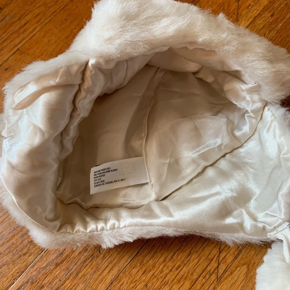 𝅺GAP|Baby Faux Fur Cream Infant Hat with pom poms Fully Lined-Size 0-6 months